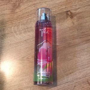 Bath & Bodyworks Sweet Pea Fragrance mist